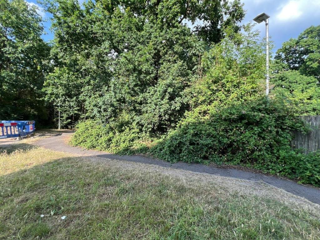 Lot: 51 - TWO PARCELS OF FREEHOLD LAND - The two parcels of Land at Fayegate in Reading
